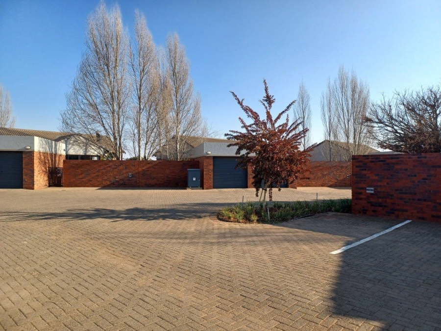 To Let 2 Bedroom Property for Rent in Langenhovenpark Free State